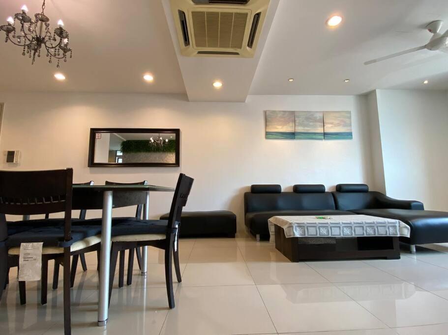 شقة Spacious 3R,2R,Studio 5Min Walk To Time Square,Lalaport, Pool,Gym,Wifi كوالالمبور المظهر الخارجي الصورة