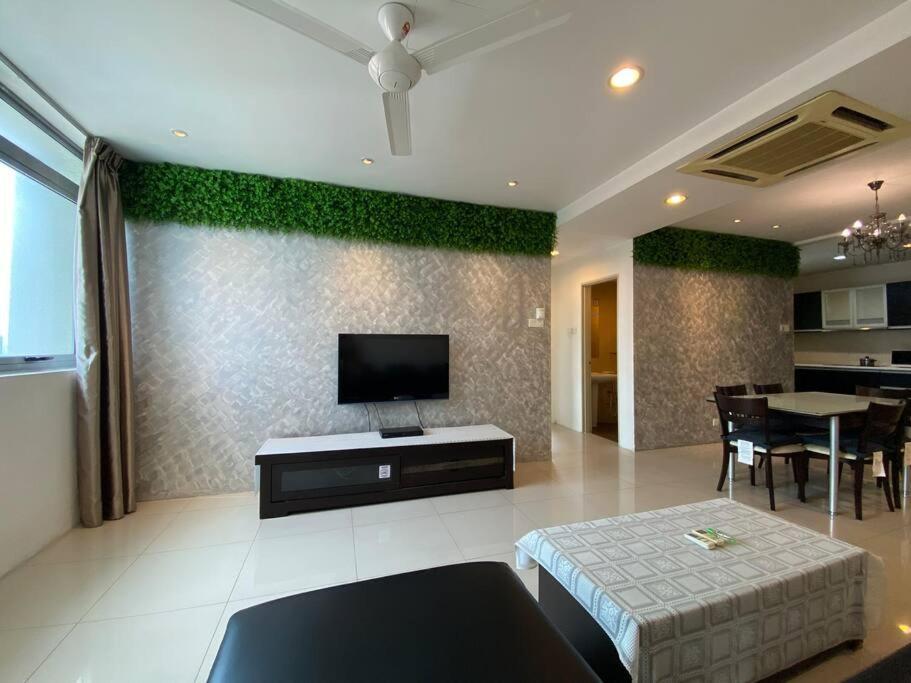 شقة Spacious 3R,2R,Studio 5Min Walk To Time Square,Lalaport, Pool,Gym,Wifi كوالالمبور المظهر الخارجي الصورة