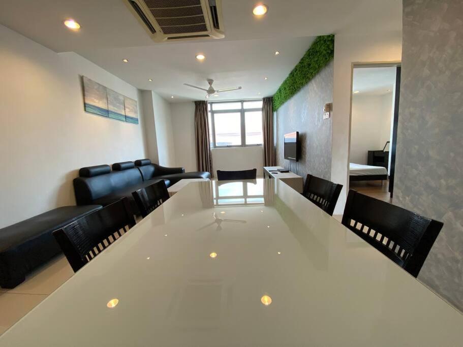 شقة Spacious 3R,2R,Studio 5Min Walk To Time Square,Lalaport, Pool,Gym,Wifi كوالالمبور المظهر الخارجي الصورة
