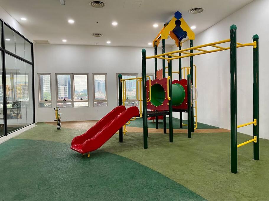 شقة Spacious 3R,2R,Studio 5Min Walk To Time Square,Lalaport, Pool,Gym,Wifi كوالالمبور المظهر الخارجي الصورة