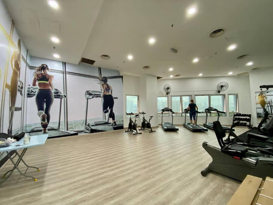 شقة Spacious 3R,2R,Studio 5Min Walk To Time Square,Lalaport, Pool,Gym,Wifi كوالالمبور المظهر الخارجي الصورة