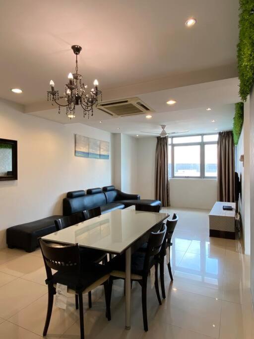 شقة Spacious 3R,2R,Studio 5Min Walk To Time Square,Lalaport, Pool,Gym,Wifi كوالالمبور المظهر الخارجي الصورة