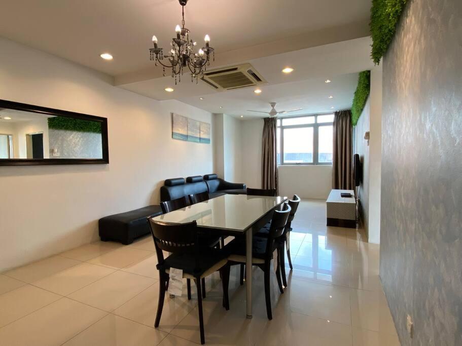 شقة Spacious 3R,2R,Studio 5Min Walk To Time Square,Lalaport, Pool,Gym,Wifi كوالالمبور المظهر الخارجي الصورة