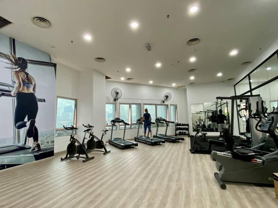 شقة Spacious 3R,2R,Studio 5Min Walk To Time Square,Lalaport, Pool,Gym,Wifi كوالالمبور المظهر الخارجي الصورة