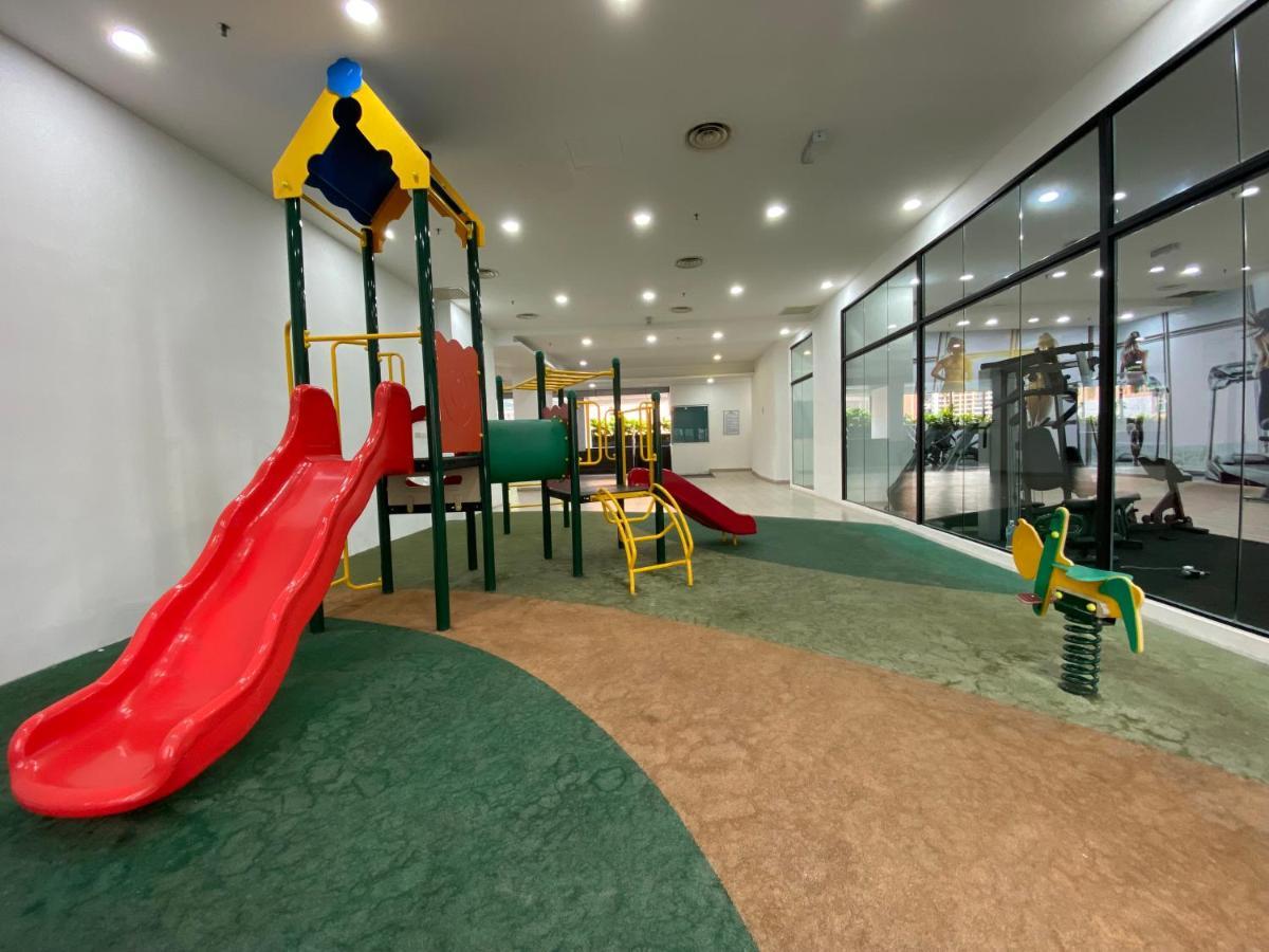 شقة Spacious 3R,2R,Studio 5Min Walk To Time Square,Lalaport, Pool,Gym,Wifi كوالالمبور المظهر الخارجي الصورة