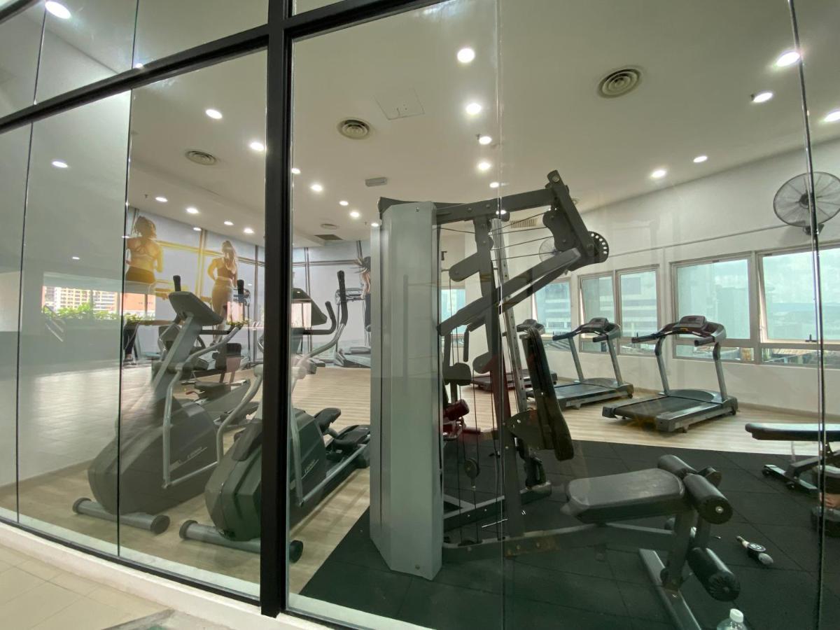 شقة Spacious 3R,2R,Studio 5Min Walk To Time Square,Lalaport, Pool,Gym,Wifi كوالالمبور المظهر الخارجي الصورة